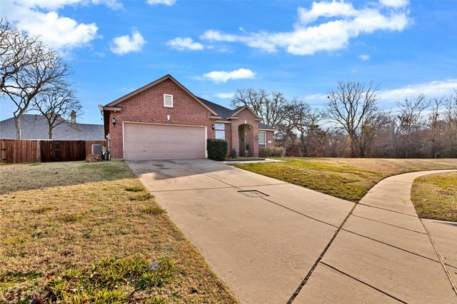 403 Lochwood Circle, Lake Dallas, TX 75065