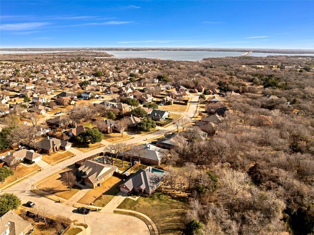 403 Lochwood Circle, Lake Dallas, TX 75065