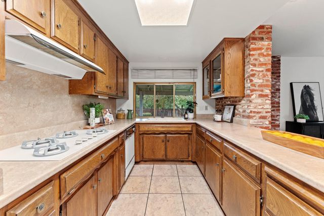 5242 Ridgedgate Way, Fair Oaks, CA 95628