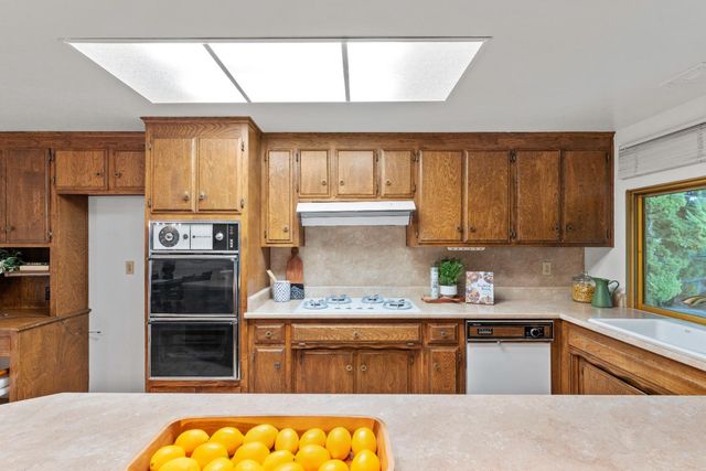 5242 Ridgedgate Way, Fair Oaks, CA 95628