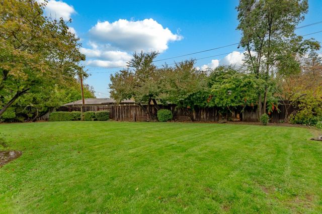 5242 Ridgedgate Way, Fair Oaks, CA 95628