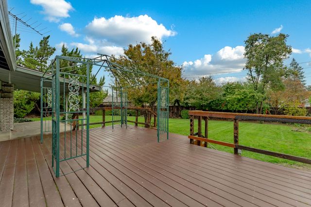 5242 Ridgedgate Way, Fair Oaks, CA 95628