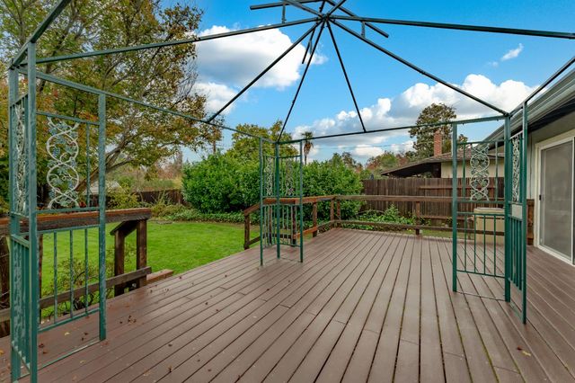 5242 Ridgedgate Way, Fair Oaks, CA 95628