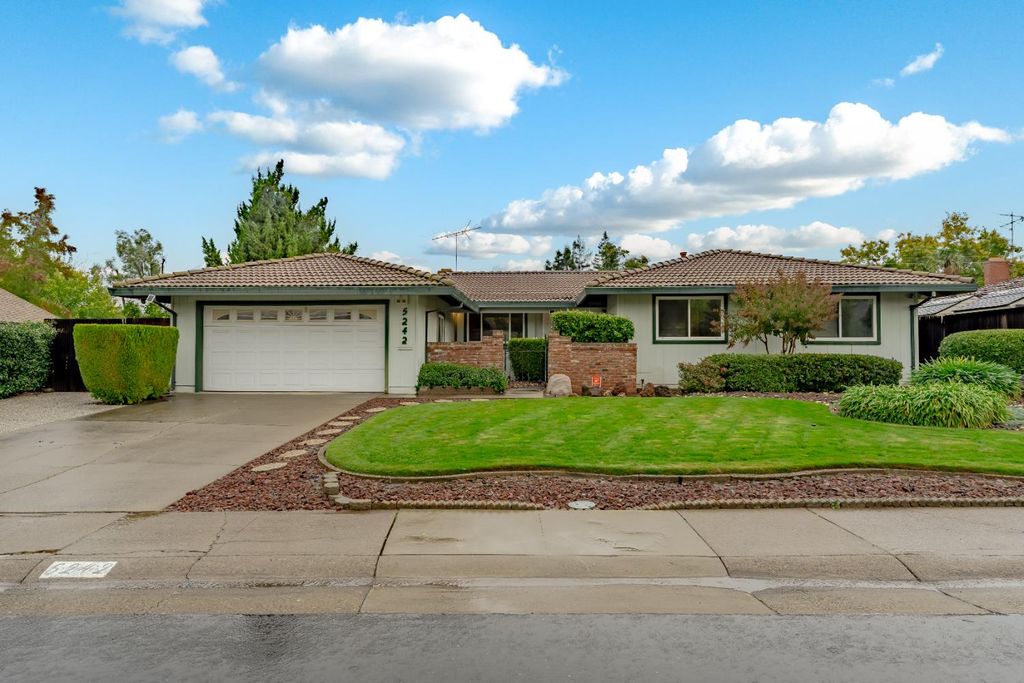 5242 Ridgedgate Way, Fair Oaks, CA 95628
