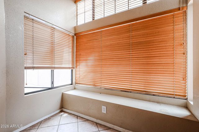 2364 W COMSTOCK Drive, Chandler, AZ 85224