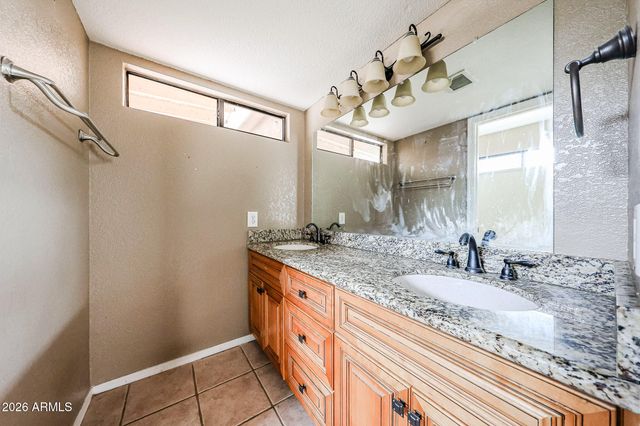 2364 W COMSTOCK Drive, Chandler, AZ 85224