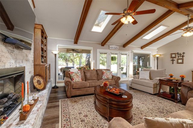 304 Lakeview Drive, Runaway Bay, TX 76426