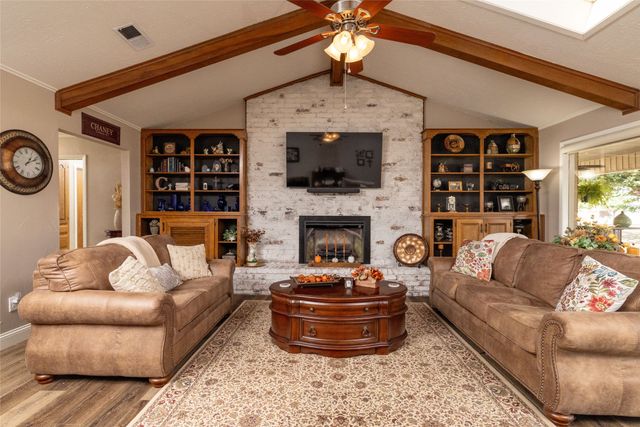 304 Lakeview Drive, Runaway Bay, TX 76426