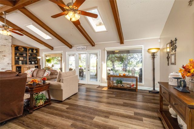 304 Lakeview Drive, Runaway Bay, TX 76426