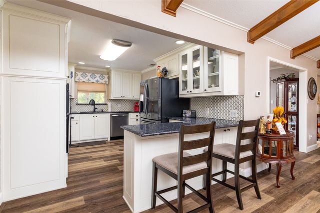 304 Lakeview Drive, Runaway Bay, TX 76426