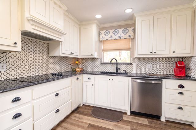 304 Lakeview Drive, Runaway Bay, TX 76426