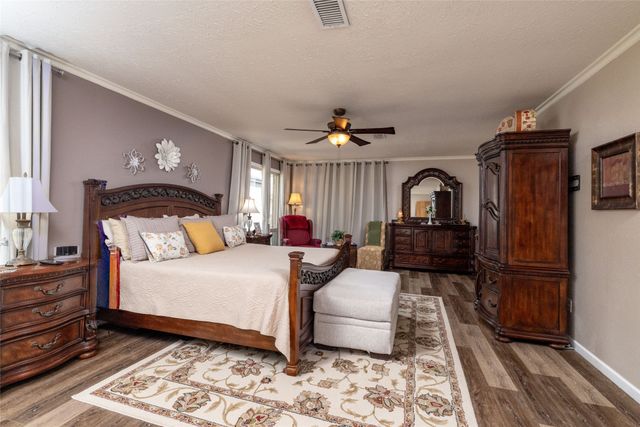304 Lakeview Drive, Runaway Bay, TX 76426