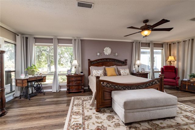 304 Lakeview Drive, Runaway Bay, TX 76426