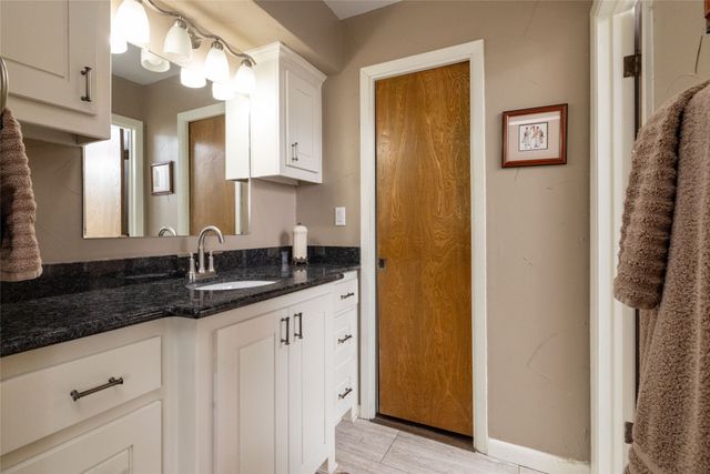 304 Lakeview Drive, Runaway Bay, TX 76426