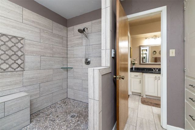 304 Lakeview Drive, Runaway Bay, TX 76426