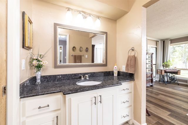 304 Lakeview Drive, Runaway Bay, TX 76426