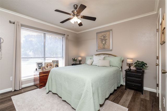 304 Lakeview Drive, Runaway Bay, TX 76426