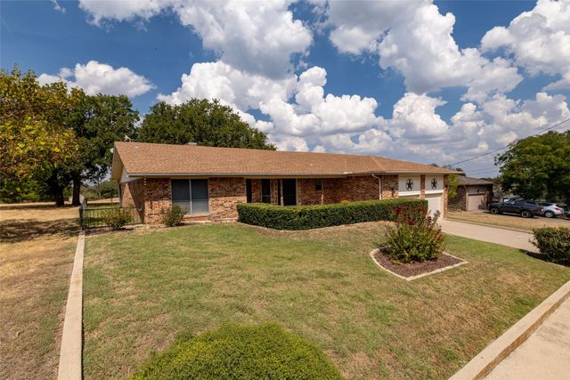 304 Lakeview Drive, Runaway Bay, TX 76426
