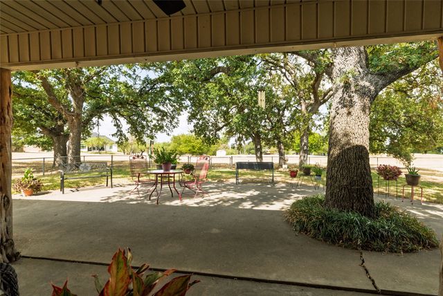 304 Lakeview Drive, Runaway Bay, TX 76426