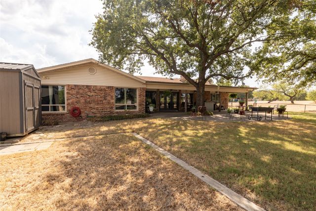 304 Lakeview Drive, Runaway Bay, TX 76426