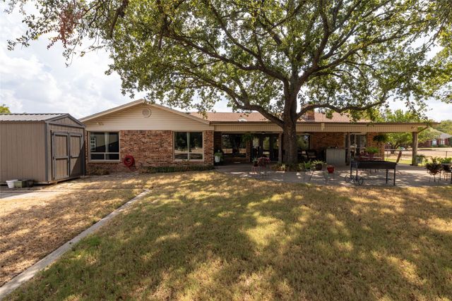 304 Lakeview Drive, Runaway Bay, TX 76426