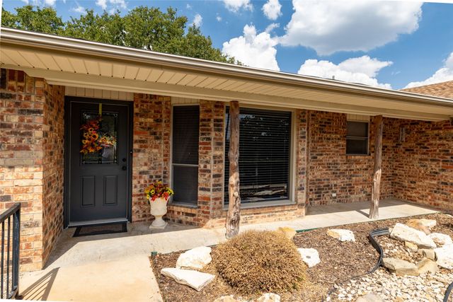 304 Lakeview Drive, Runaway Bay, TX 76426