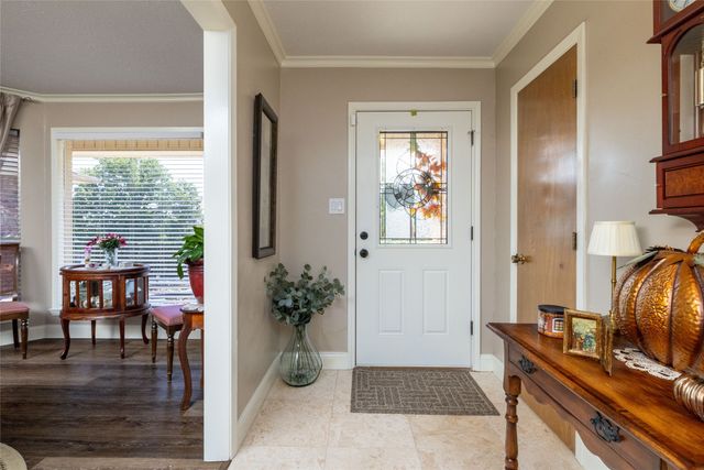 304 Lakeview Drive, Runaway Bay, TX 76426