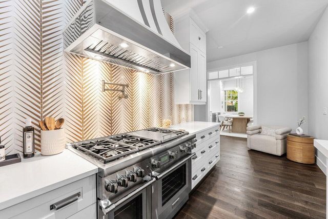 11823 Lake Shore Place, North Palm Beach, FL 33408