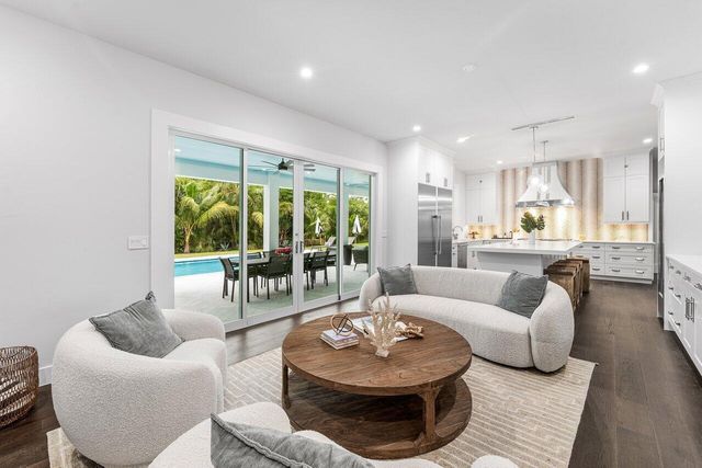 11823 Lake Shore Place, North Palm Beach, FL 33408