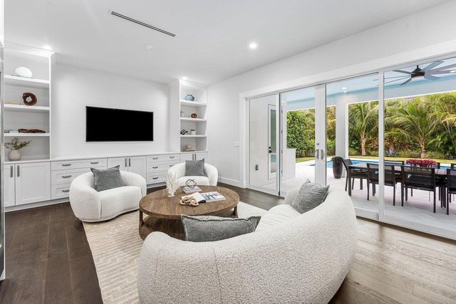 11823 Lake Shore Place, North Palm Beach, FL 33408