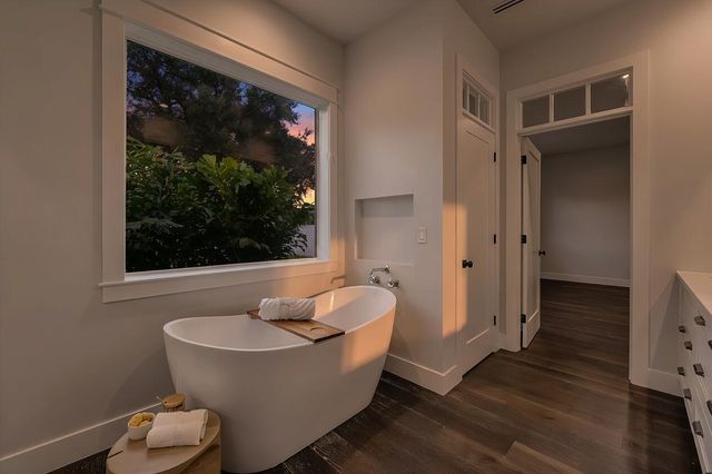 11823 Lake Shore Place, North Palm Beach, FL 33408