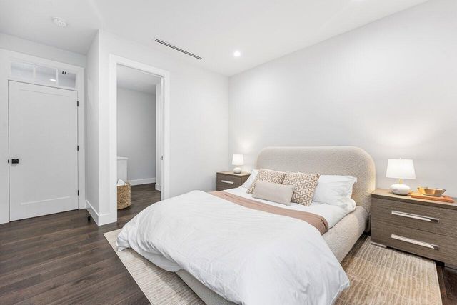 11823 Lake Shore Place, North Palm Beach, FL 33408