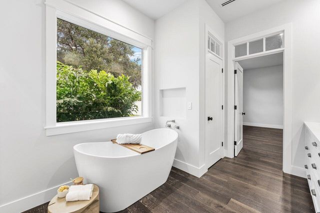 11823 Lake Shore Place, North Palm Beach, FL 33408