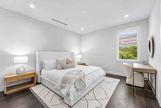 11823 Lake Shore Place, North Palm Beach, FL 33408