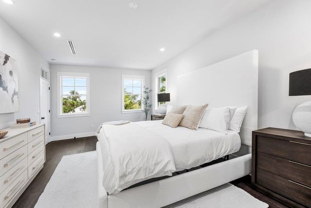 11823 Lake Shore Place, North Palm Beach, FL 33408