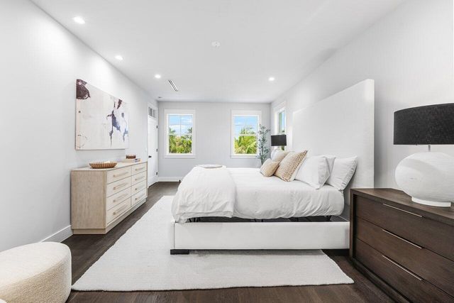 11823 Lake Shore Place, North Palm Beach, FL 33408