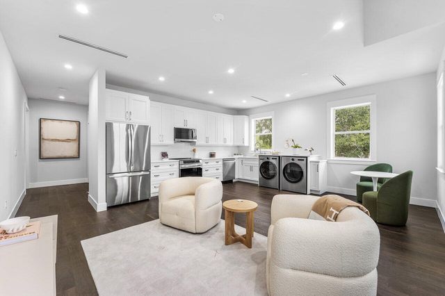 11823 Lake Shore Place, North Palm Beach, FL 33408