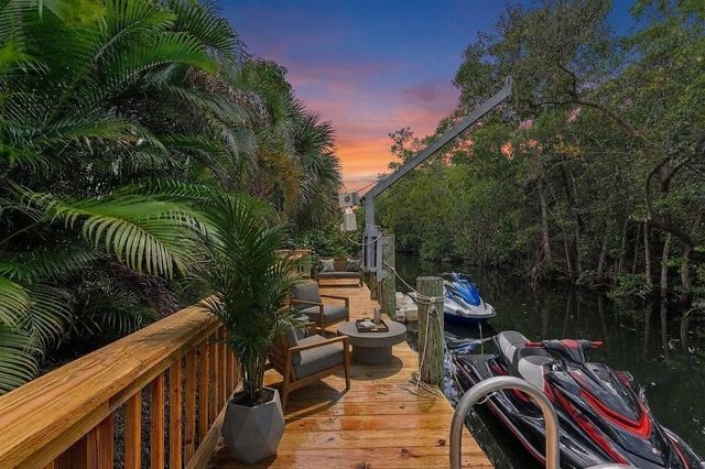 11823 Lake Shore Place, North Palm Beach, FL 33408