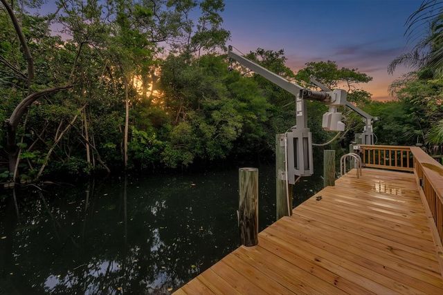 11823 Lake Shore Place, North Palm Beach, FL 33408