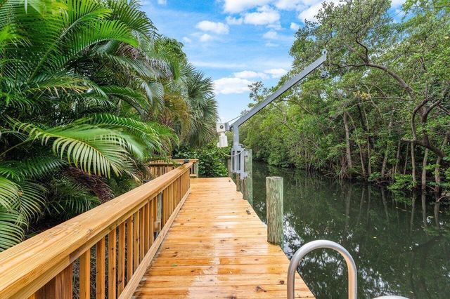 11823 Lake Shore Place, North Palm Beach, FL 33408