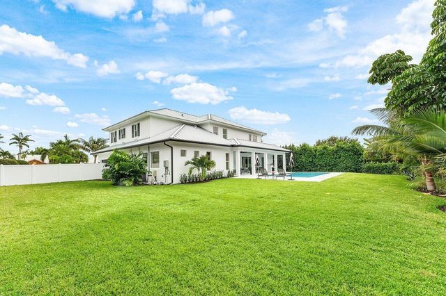 11823 Lake Shore Place, North Palm Beach, FL 33408