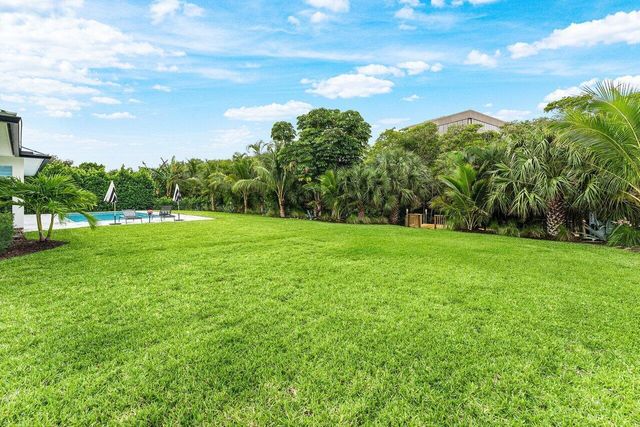 11823 Lake Shore Place, North Palm Beach, FL 33408