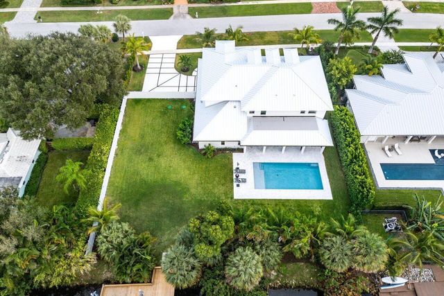 11823 Lake Shore Place, North Palm Beach, FL 33408