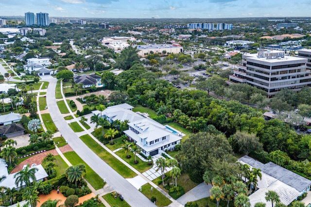 11823 Lake Shore Place, North Palm Beach, FL 33408