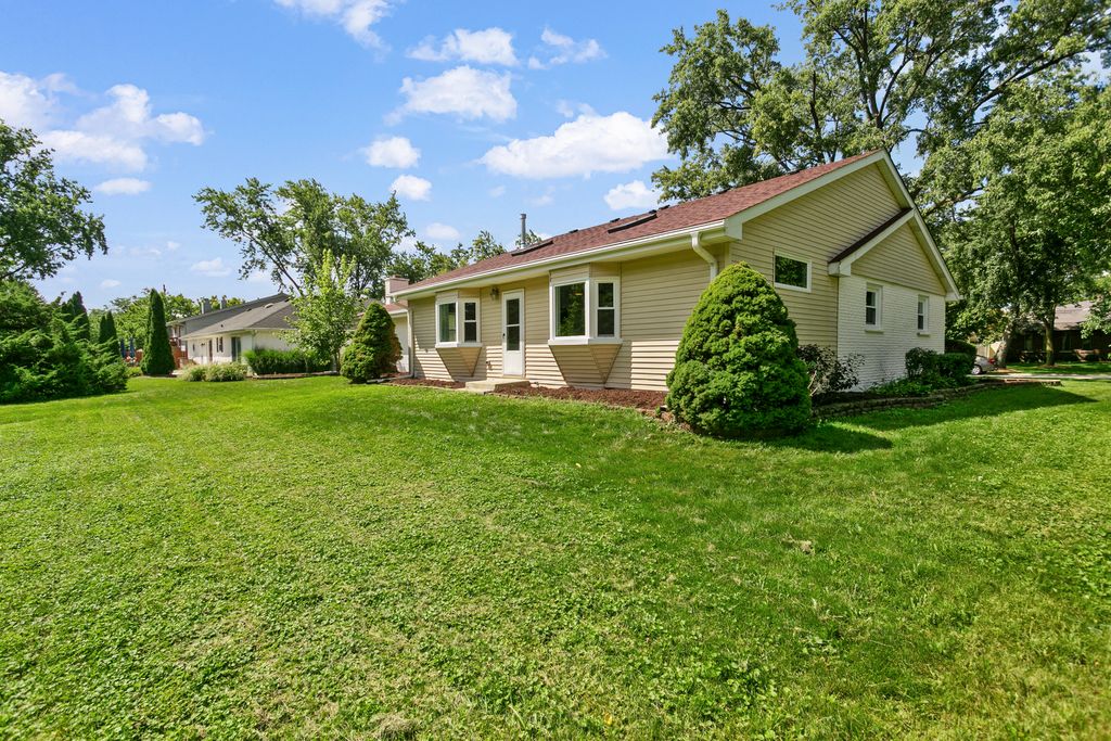 7721 Stevens Street, Darien, IL 60561 — photo 2