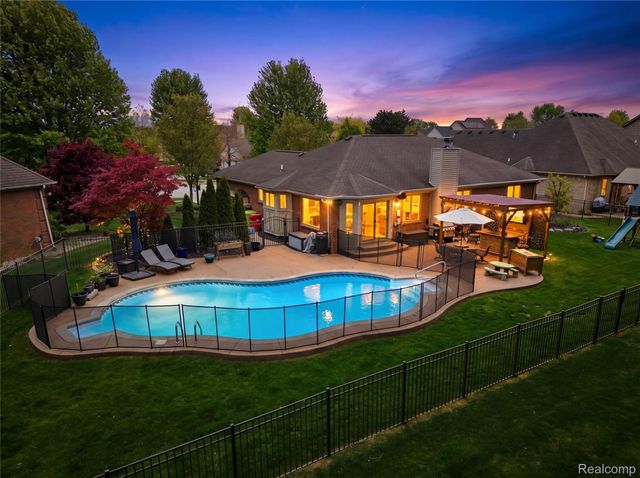 49371 Deerfield Park, Macomb Township, MI 48044