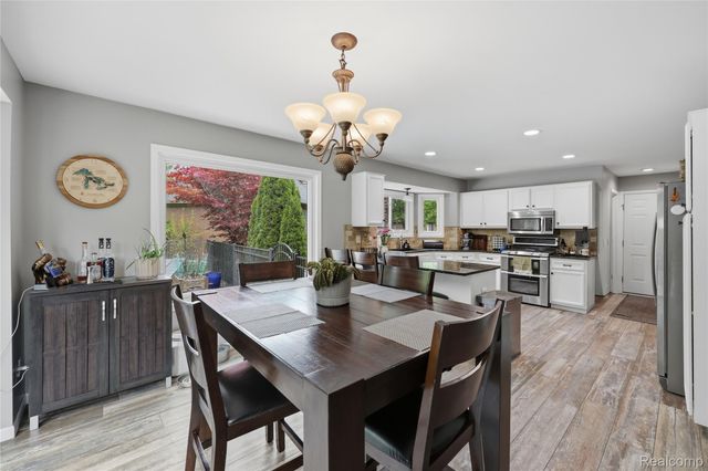 49371 Deerfield Park, Macomb Township, MI 48044