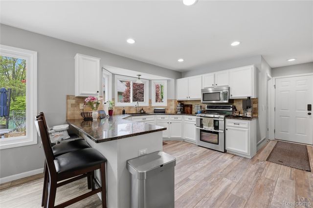 49371 Deerfield Park, Macomb Township, MI 48044