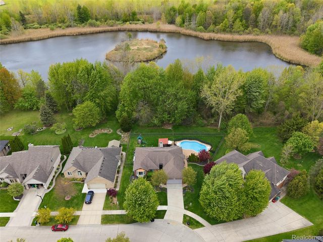 49371 Deerfield Park, Macomb Township, MI 48044