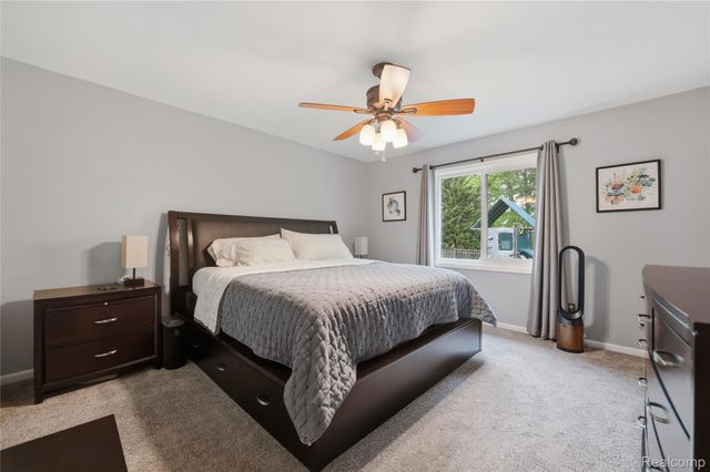 49371 Deerfield Park, Macomb Township, MI 48044